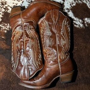 Women’s genuine leather western boots. Size 7.5. Circle G brand.